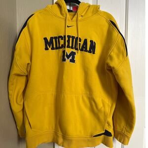 Vintage Michigan Wolverines XXL Nike Team Center Swoosh Sweatshirt Yellow Heavy